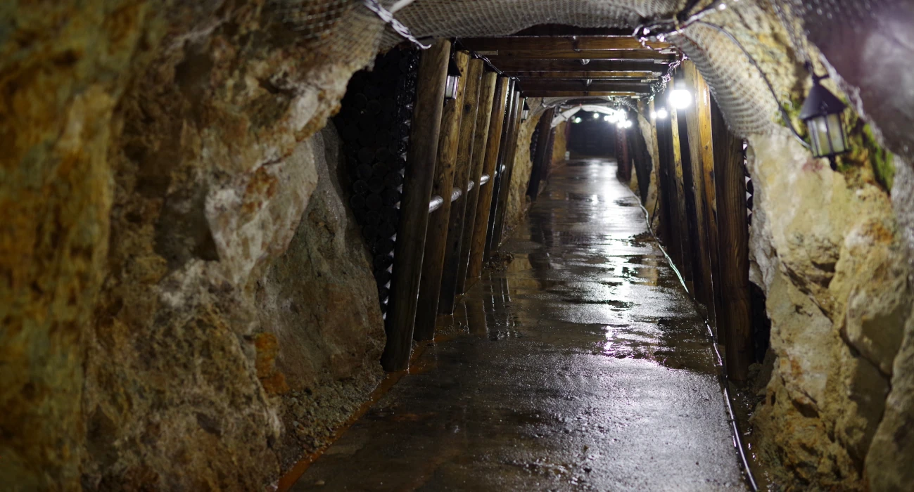 Wet tunnel